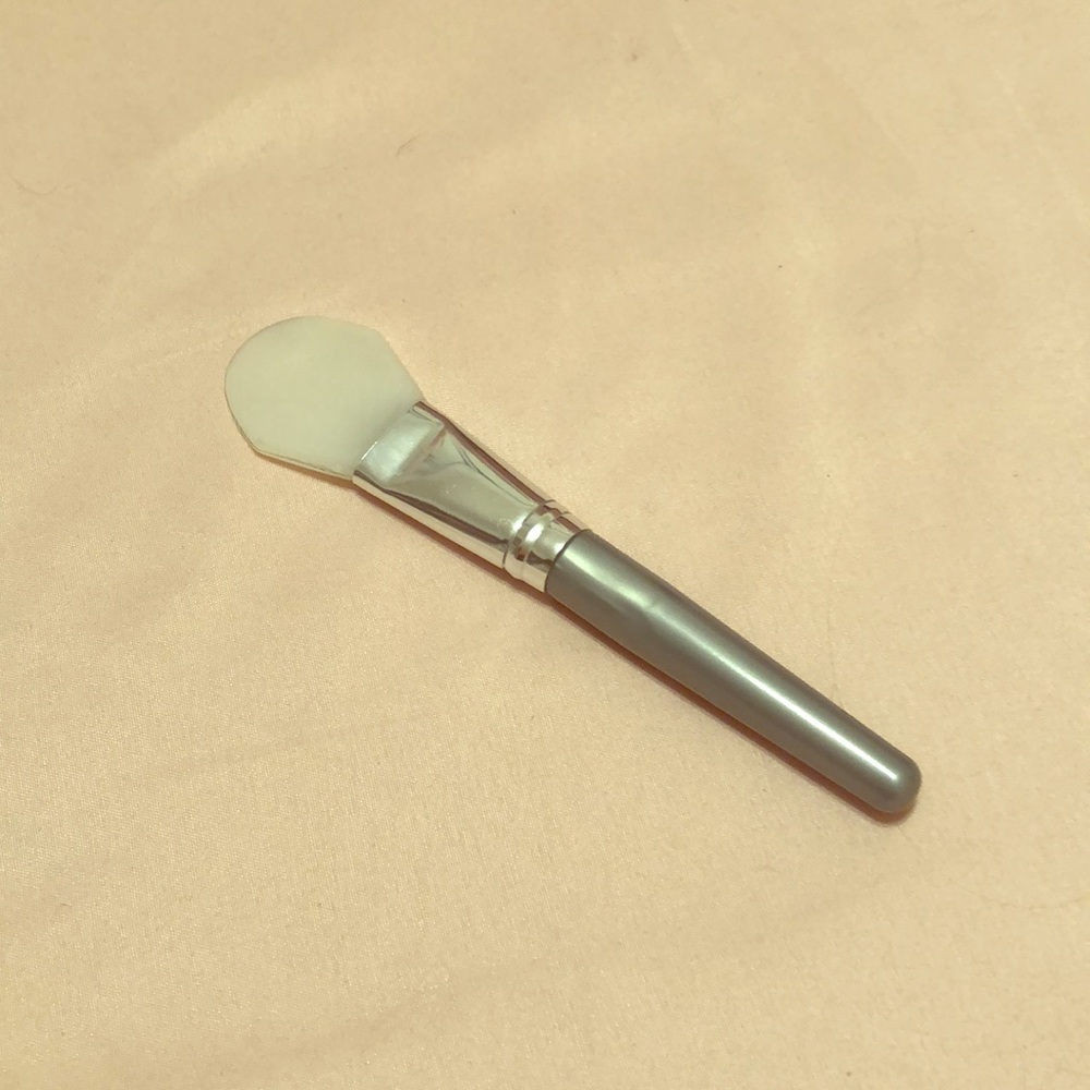 Face mask applicator
